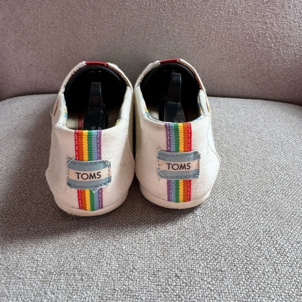 Toms Pride Shoes Women’s Size 6.5 White Canvas Slip On Casual Loafers - Picture 3 of 5